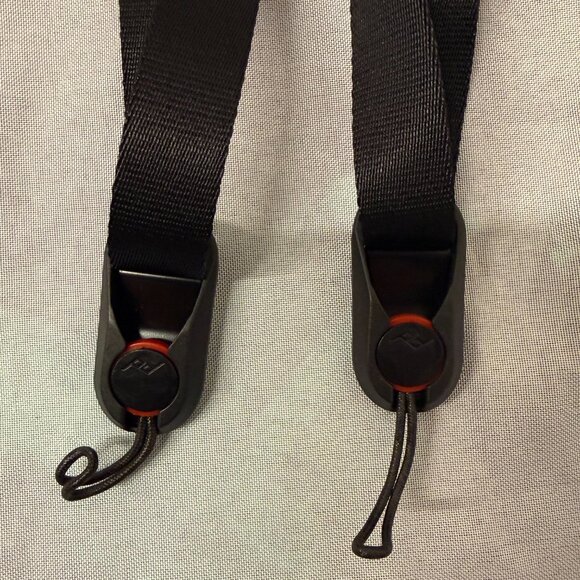 Peak Design Leash Camera Strap (Black) + Bonus Cinch Strap – Quick-Release Sling - Picture 3 of 7